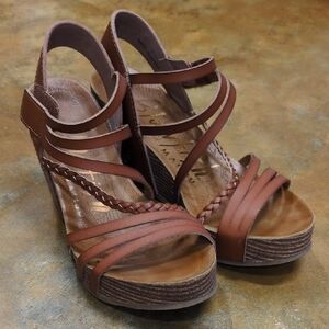 Blowfish Malibu Tan Strappy Wedge Sandals Size 7
